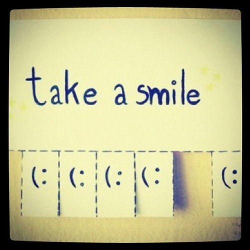 immagine THE POWER OF PUTTING ON A  HAPPY FACE 